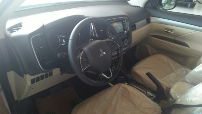 Oto Mitsubishi Outlander