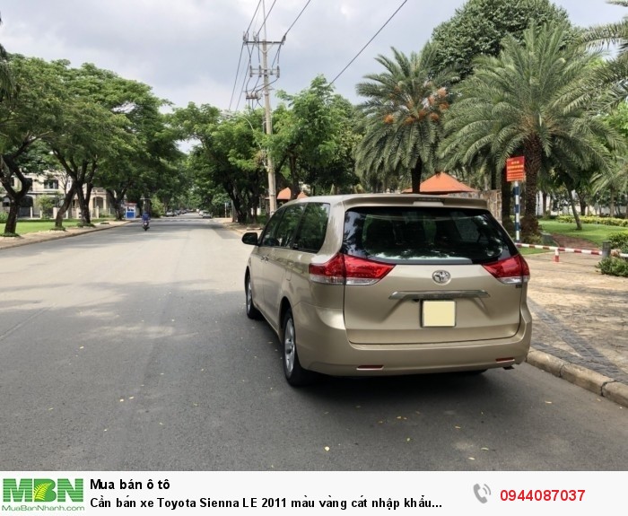 Cần bán xe Toyota Sienna LE 2011 màu vàng cát nhập khẩu Mỹ