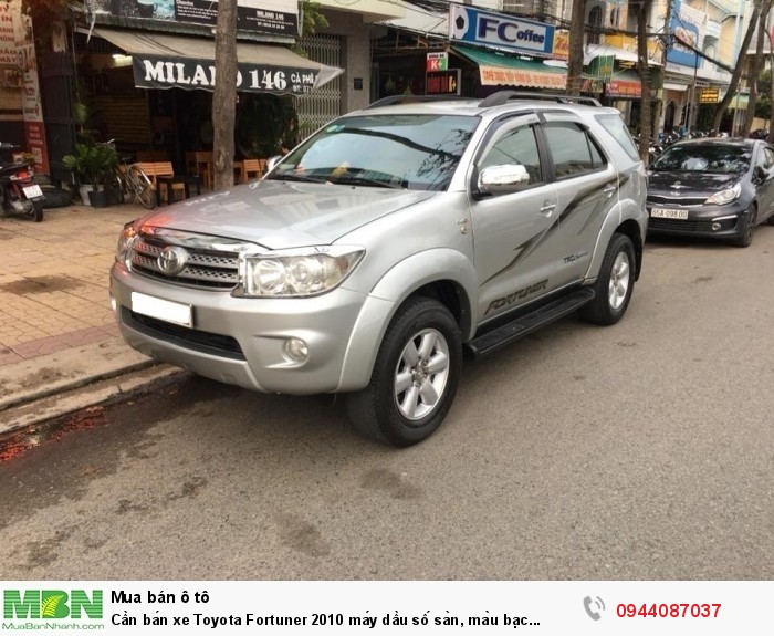 Cần bán xe Toyota Fortuner 2010 máy dầu số sàn, màu bạc zin