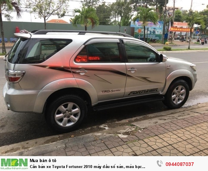 Cần bán xe Toyota Fortuner 2010 máy dầu số sàn, màu bạc zin
