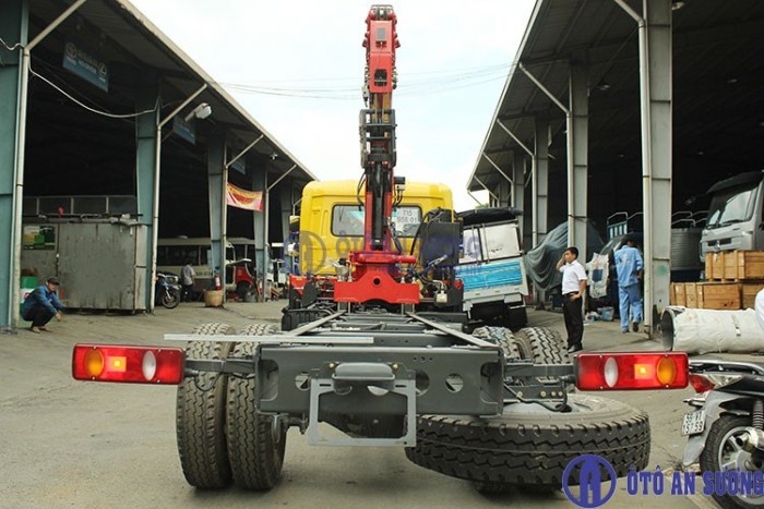 Xe tải Dongfang 9t gắn cẩu PalFinger trả trước 125 triệu đồng khuyến mãi 5 chỉ vàng