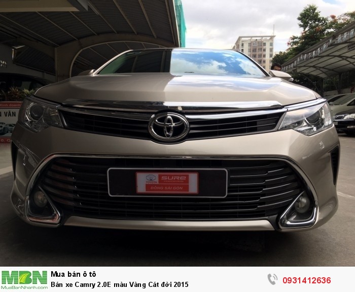 Bán xe Camry 2.0E màu Vàng Cát đời 2015