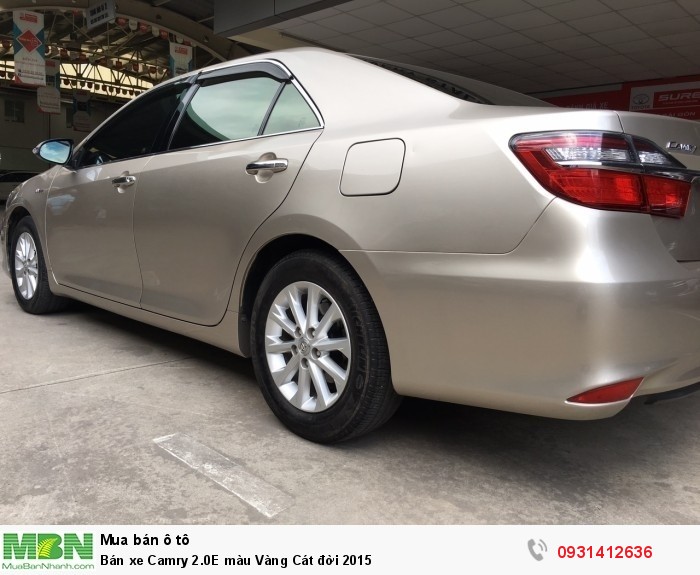 Bán xe Camry 2.0E màu Vàng Cát đời 2015