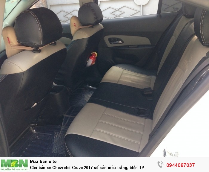 Cần bán xe Chevrolet Cruze 2017 số sàn màu trắng, biển TP
