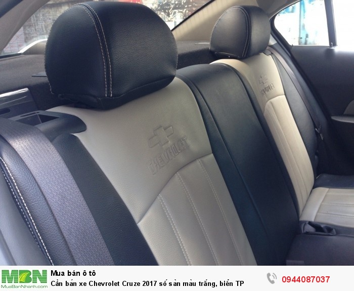 Cần bán xe Chevrolet Cruze 2017 số sàn màu trắng, biển TP