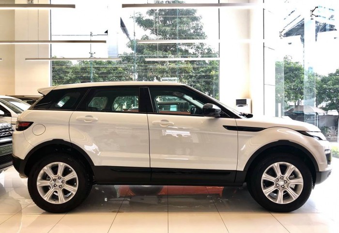 Cần bán LandRover Evoque HSE sản xuất năm 2017, màu đen, xe nhập