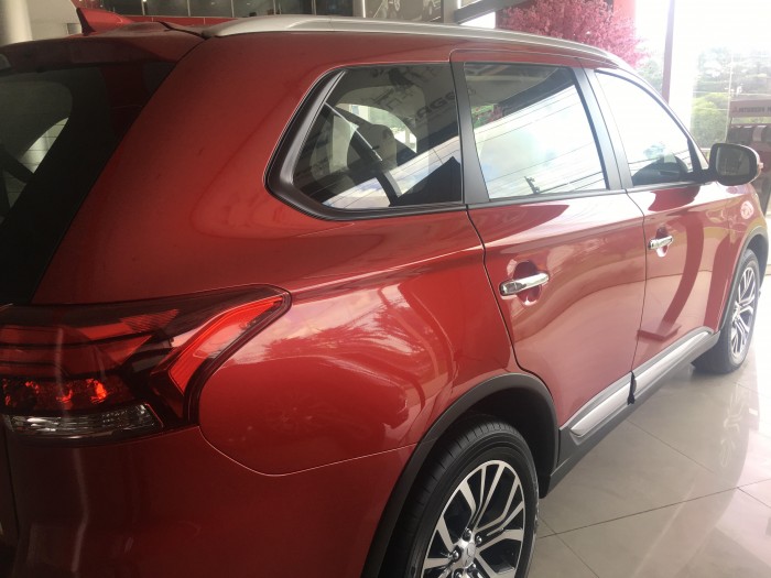 Mitsubishi Outlander an toàn và tính năng bậc nhất - giao ngay - đủ màu