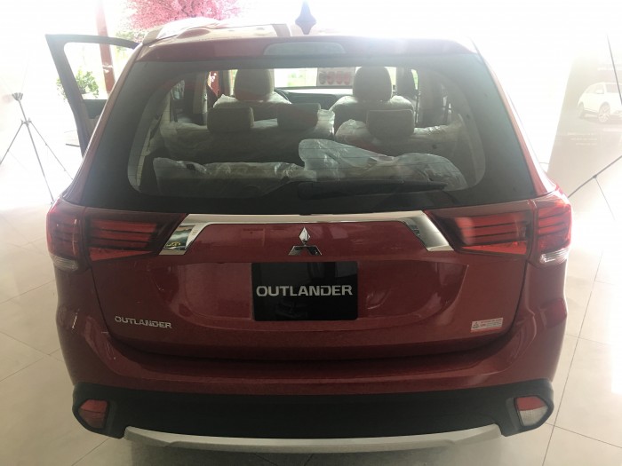 Mitsubishi Outlander an toàn và tính năng bậc nhất - giao ngay - đủ màu