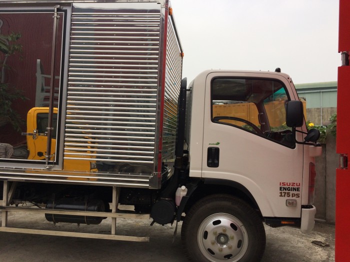 Xe tải thùng kín Isuzu nâng tải 8 tấn Vĩnh Phát FN129