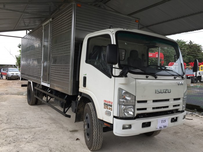 Xe tải thùng kín Isuzu nâng tải 8 tấn Vĩnh Phát FN129