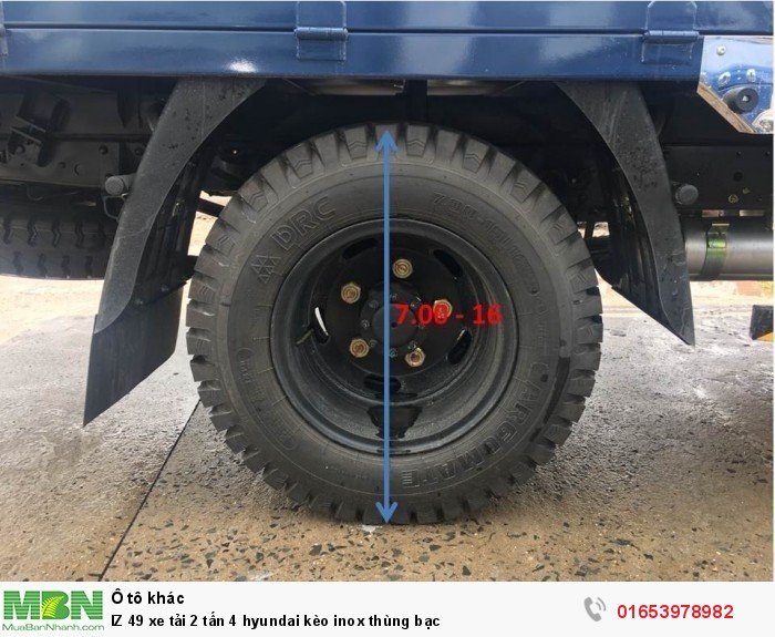 IZ 49 xe tải 2 tấn 4 Hyundai kèo inox thùng bạc