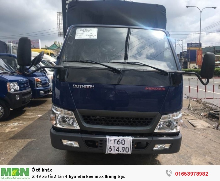 IZ 49 xe tải 2 tấn 4 Hyundai kèo inox thùng bạc