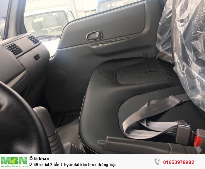 IZ 49 xe tải 2 tấn 4 Hyundai kèo inox thùng bạc