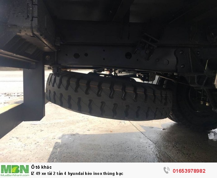 IZ 49 xe tải 2 tấn 4 Hyundai kèo inox thùng bạc