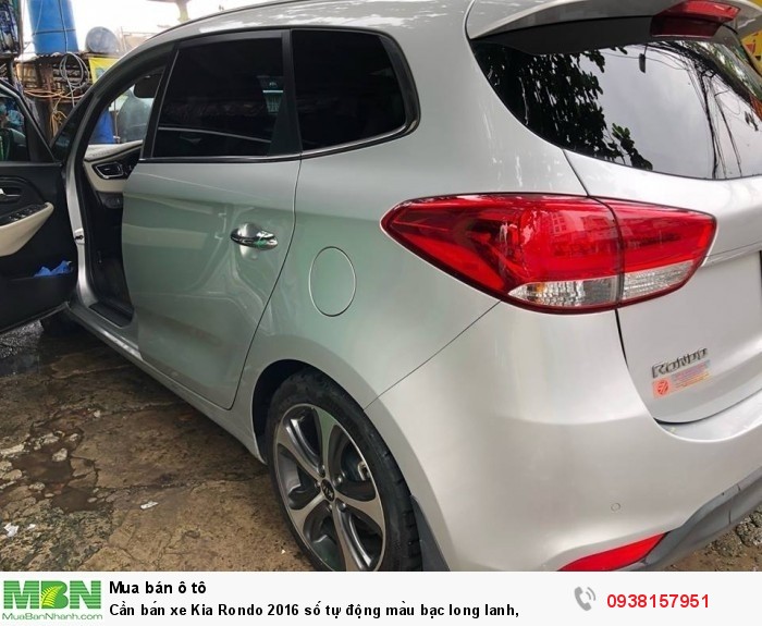 Cần bán xe Kia Rondo 2016 số tự động màu bạc long lanh,
