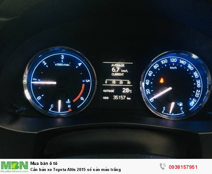 Cần bán xe Toyota Altis 2015 số sàn màu trắng