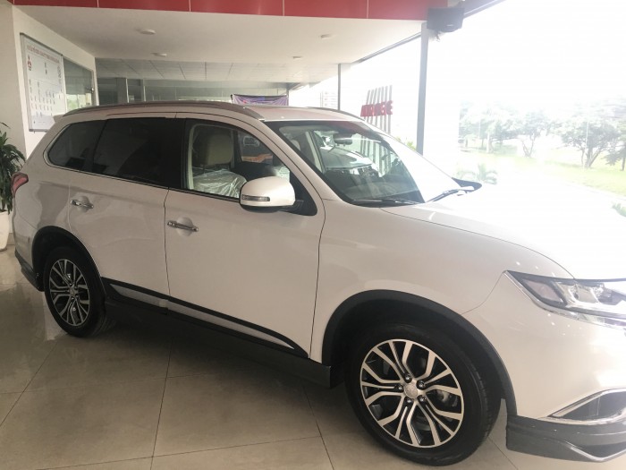 Mitsubishi Outlander 2.4 CVT hỗ trợ ngân hàng lên đến 90% và lãi suất ưu đãi