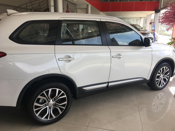 Mitsubishi Outlander 2.4 CVT hỗ trợ ngân hàng lên đến 90% và lãi suất ưu đãi