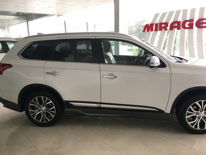 Mitsubishi Outlander 2.4 CVT hỗ trợ ngân hàng lên đến 90% và lãi suất ưu đãi