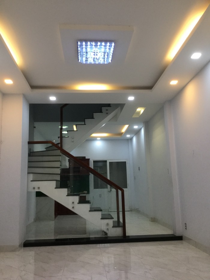 Nhà đẹp 2,6 tỷ. 1 tum/1 trệt/1 lầu dt sàn 95 m2  990 Nguyễn Duy Trinh p.Phú Hữu