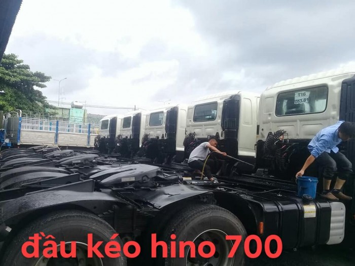 Đầu kéo Hino 700 2 cầu thật tải kéo theo 40 tấn, hổ trợ vay 101%
