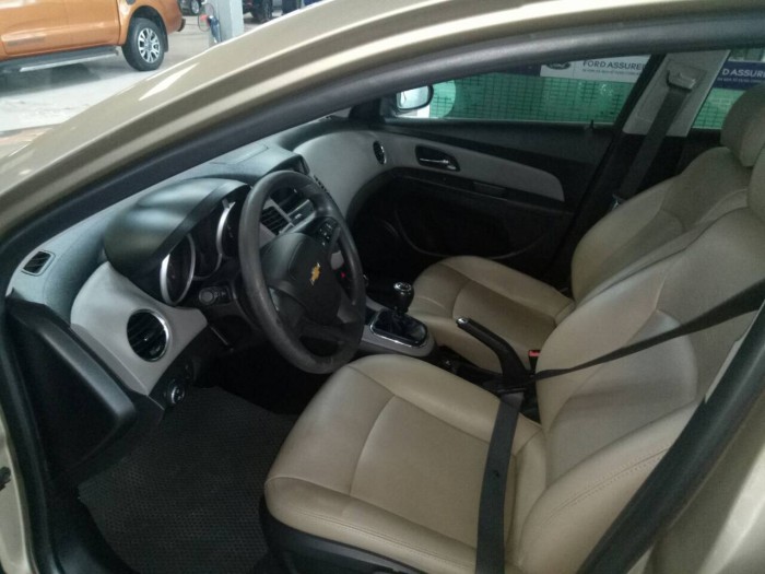 Bán nhanh Chevrolet Cruze LT 2016, ghi vàng, số sàn