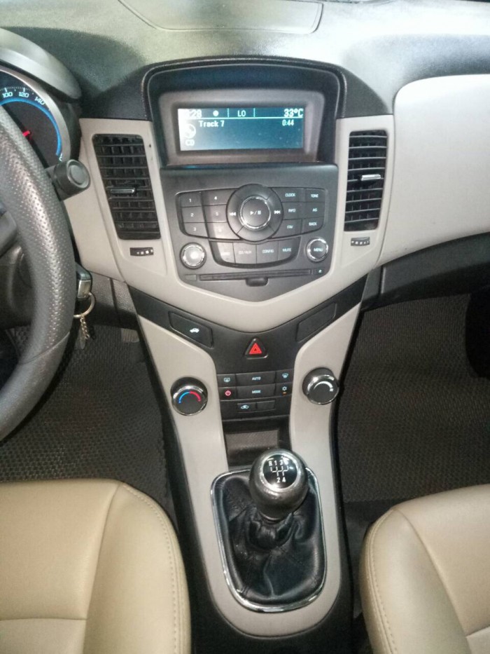 Bán nhanh Chevrolet Cruze LT 2016, ghi vàng, số sàn
