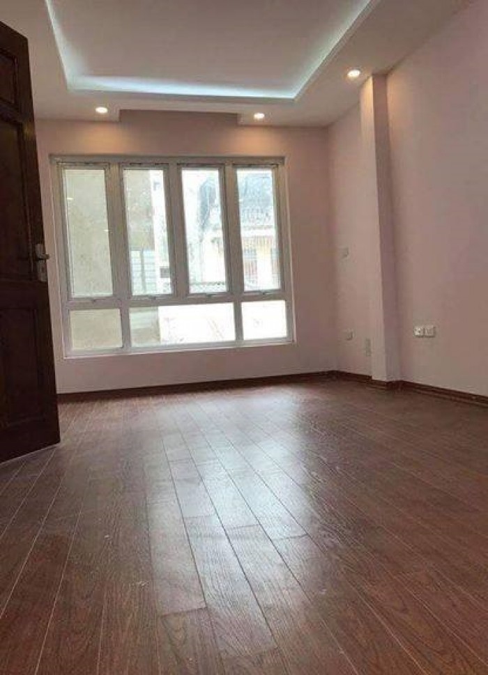 Đi định cư nơi khác cần bán gấp căn nhà tại phố Phạm Ngọc Thạch – Hà Nội, Ô tô mặt tiền 4m