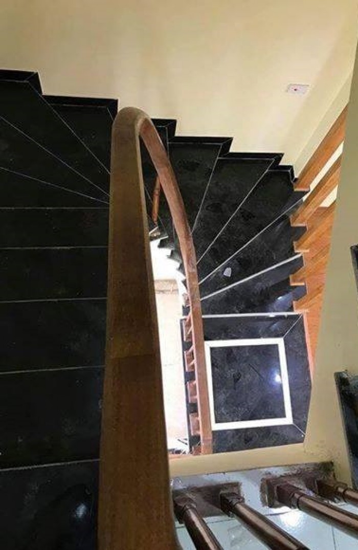 Đi định cư nơi khác cần bán gấp căn nhà tại phố Phạm Ngọc Thạch – Hà Nội, Ô tô mặt tiền 4m