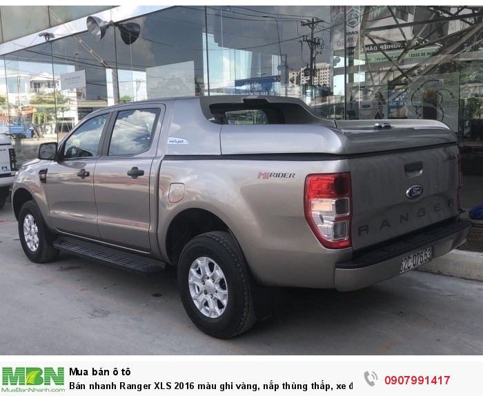 Bán nhanh Ranger XLS 2016 màu ghi vàng, nắp thùng thấp, xe đẹp như ảnh