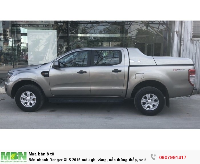 Bán nhanh Ranger XLS 2016 màu ghi vàng, nắp thùng thấp, xe đẹp như ảnh