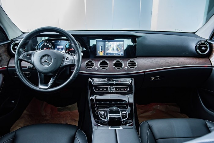 Mercedes E200 chính hãng Siêu lướt