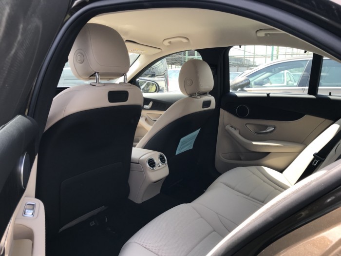 Mercedes C200 chính hãng, xe demo công ty