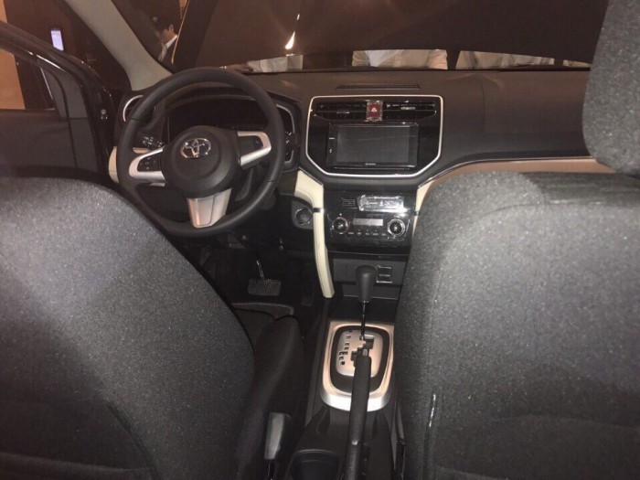 Toyota Rush 7 chỗ nhập khẩu nguyên chiếc, nhiều màu lựa chọn, giao xe sớm, hỗ trợ vay trả góp