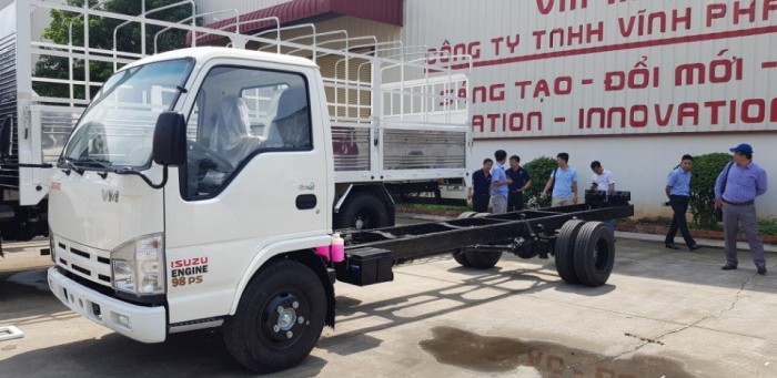 Isuzu VM tải trọng 1,9 tấn thùng dài 6,2m hoàn toàn mới.