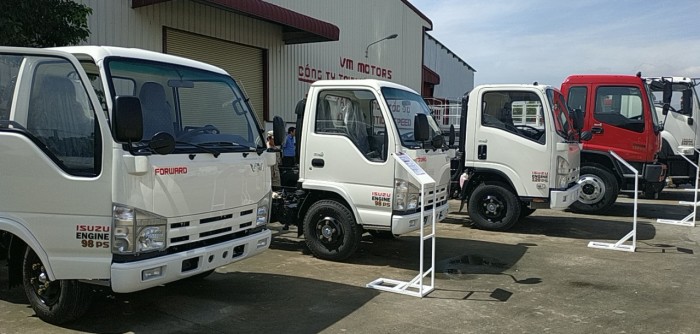 Isuzu VM tải trọng 1,9 tấn thùng dài 6,2m hoàn toàn mới.