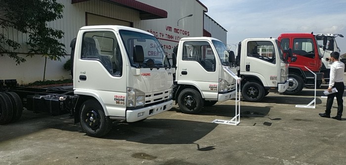 Isuzu VM tải trọng 1,9 tấn thùng dài 6,2m hoàn toàn mới.