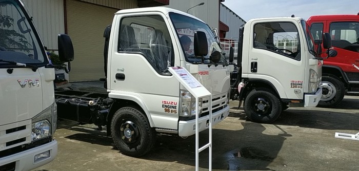 Isuzu VM tải trọng 1,9 tấn thùng dài 6,2m hoàn toàn mới.