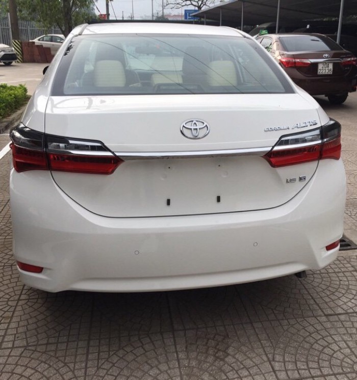 Toyota Corolla Altis 1.8G/E khuyến mại hấp dẫn, giao xe ngay, hỗ trợ vay tới 90%