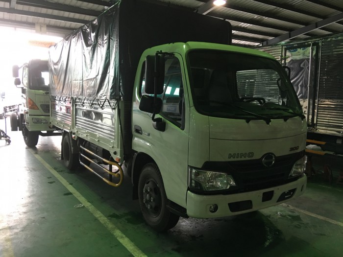 Hino XZU650 Euro 4 thùng mui bạt