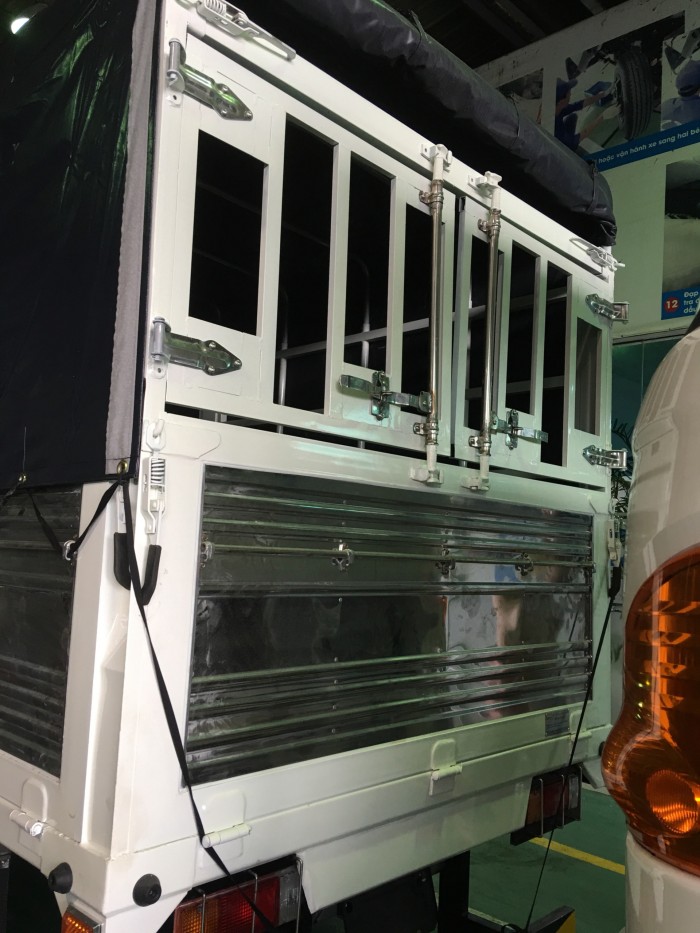 Hino XZU650 Euro 4 thùng mui bạt