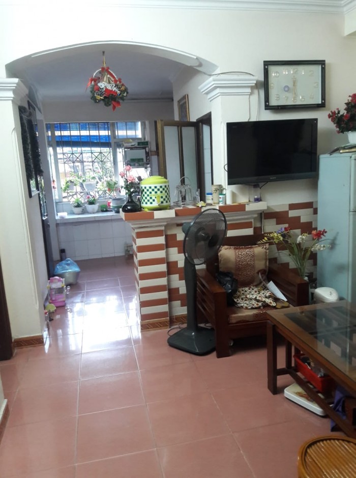 Tôi cần bán nhà ngõ 120 khu tập thể Hoàng Quốc Việt, Nghĩa Tân, Cầu Giấy, 55m2, tầng 3