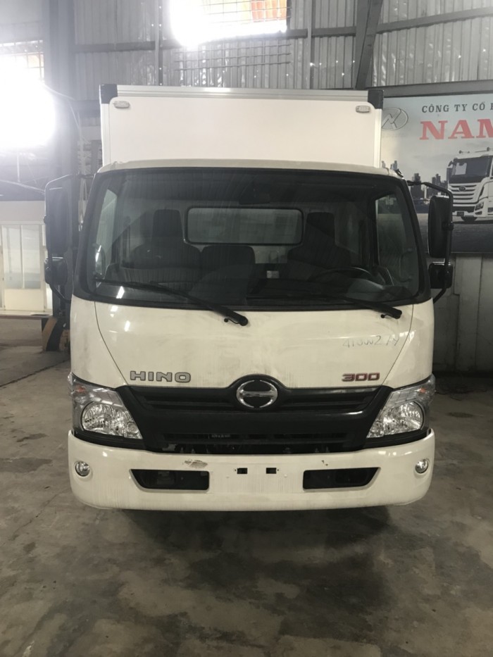 Xe tải HINO XZU 720 3.5 tấn thùng đông lạnh, giá cực tốt