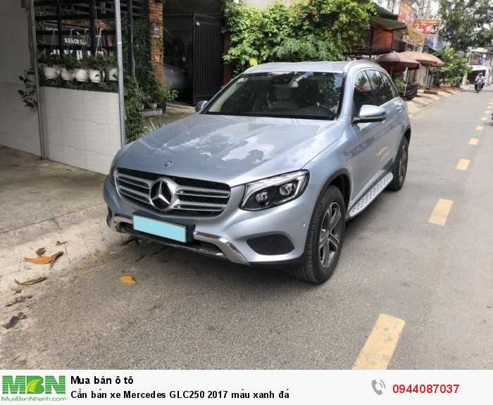 Cần bán xe Mercedes GLC250 2017 màu xanh đá