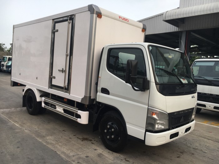 Giá xe canter4.7 thùng mui bạt , thùng kín bán trả góp 80%.