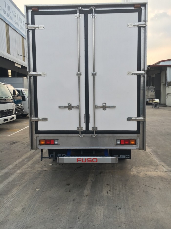 Giá xe canter4.7 thùng mui bạt , thùng kín bán trả góp 80%.