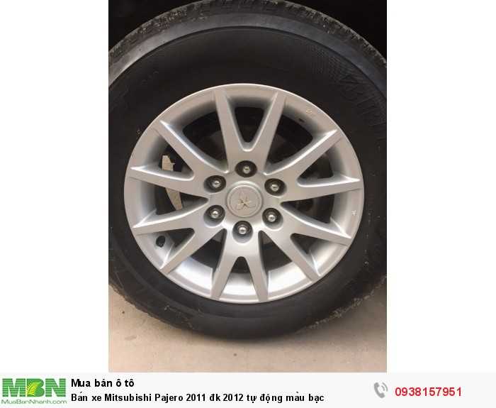 Bán xe Mitsubishi Pajero 2011 đk 2012 tự động màu bạc