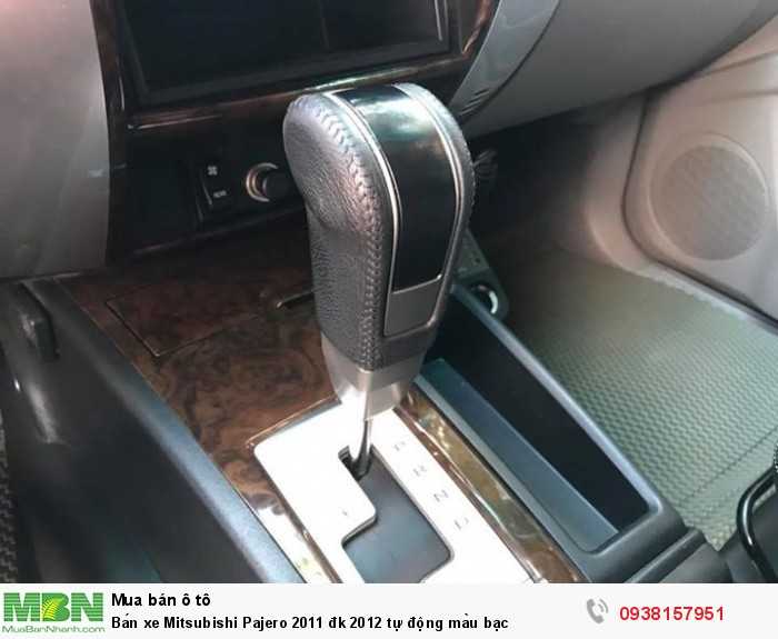 Bán xe Mitsubishi Pajero 2011 đk 2012 tự động màu bạc