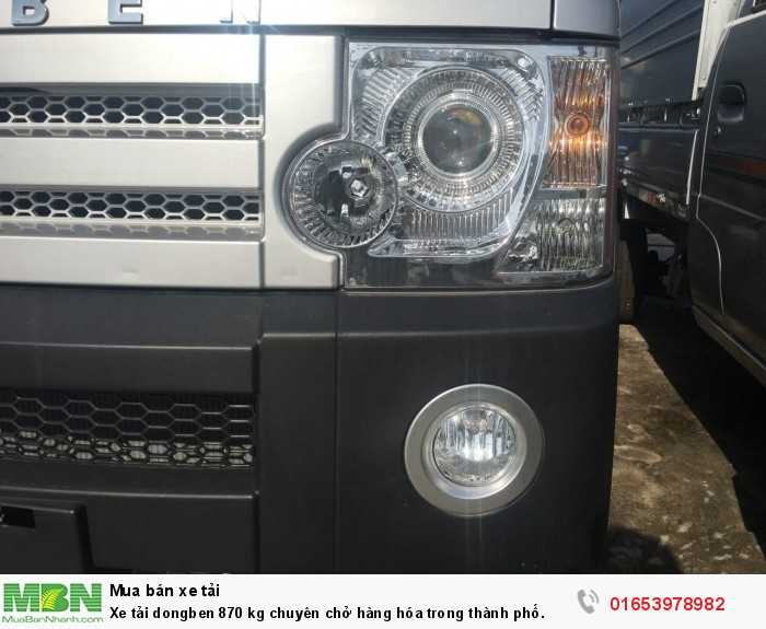 Xe tải Dongben 870 kg chuyên chở hàng hóa trong thành phố.