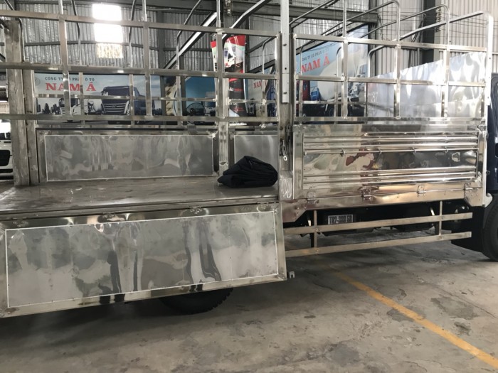Xe tải Hyundai HD650 6.5 tấn, thùng full inox, bửng nâng